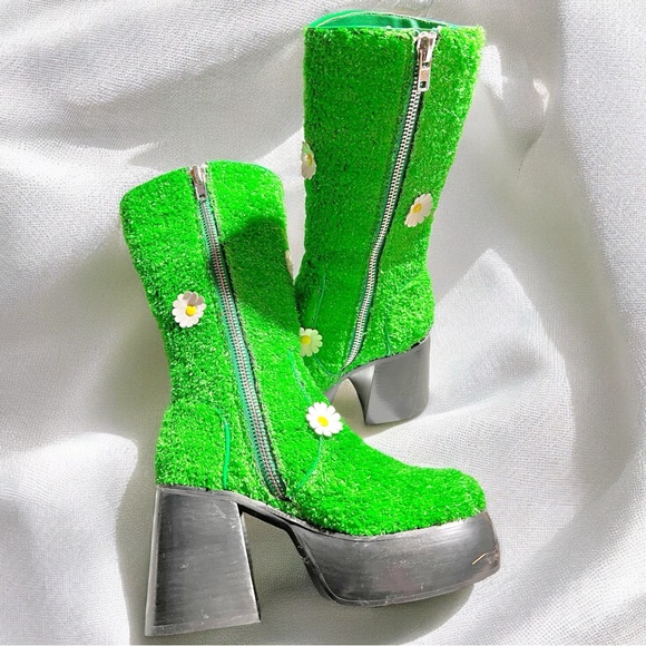 Size 7…….…Unique Daisy Turf Black Platform Boots. New……dELiA*s #007 - Picture 3 of 7